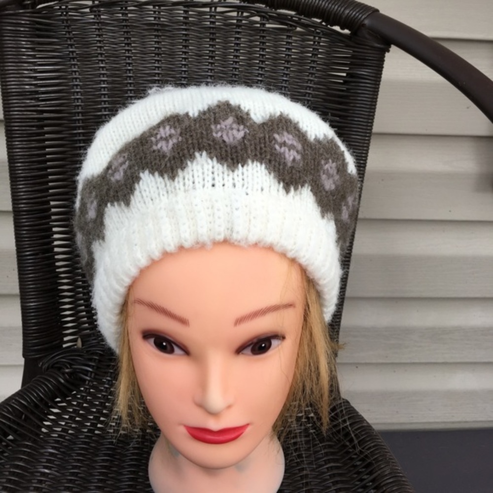 Lids women's brown/ gray/ cream knit hat $5/25